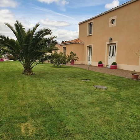 Bed and Breakfast Le Logis Du Marais Les Magnils-Reigniers Экстерьер фото
