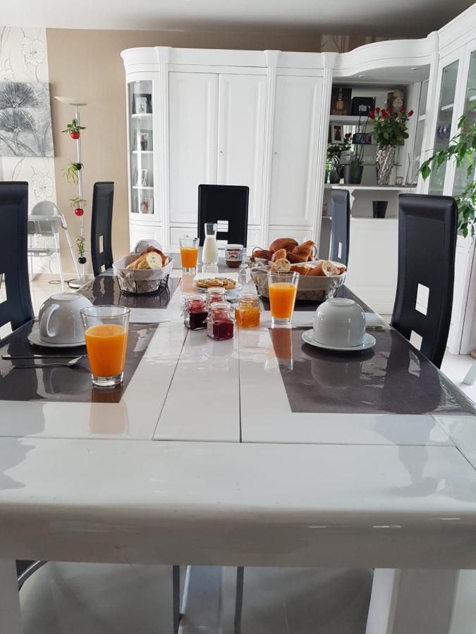 Bed and Breakfast Le Logis Du Marais Les Magnils-Reigniers Экстерьер фото