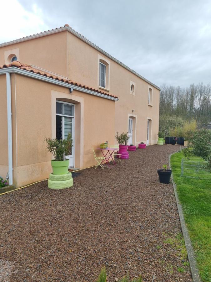 Bed and Breakfast Le Logis Du Marais Les Magnils-Reigniers Экстерьер фото